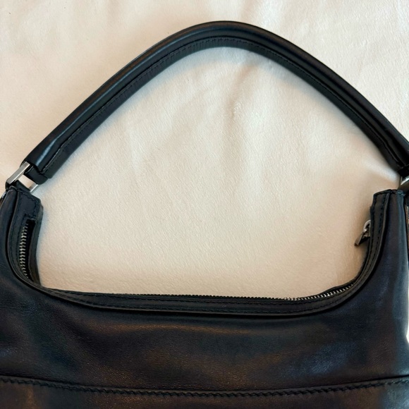 GUCCI (100% Authentic)- Classic Black Leather Front Zip Pocket Shoulder Bag - Picture 10 of 16
